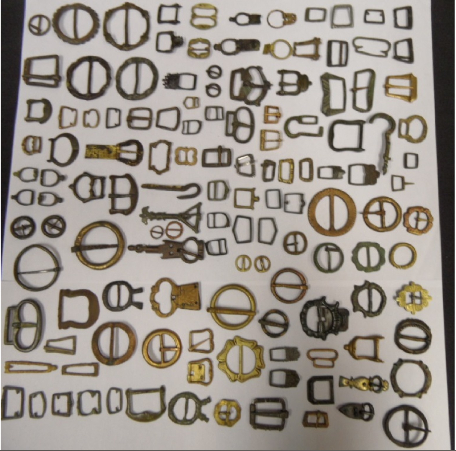 Lot of medieval elements. From the Anthony De Reuck collection. - cr-trinkets16